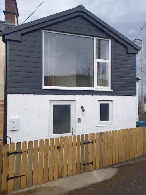 Cosy 2 Bed Cottage Between Snowdonia And The Sea Llandegai Eksteriør billede