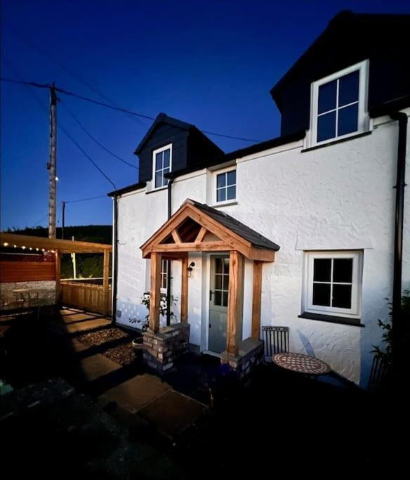 Cosy 2 Bed Cottage Between Snowdonia And The Sea Llandegai Eksteriør billede